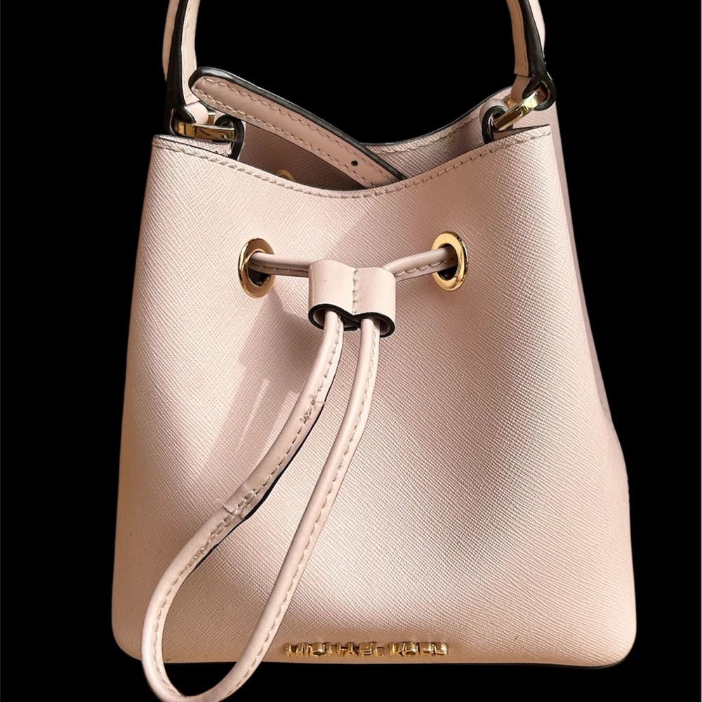 Michael Kors Cream Suri Saffaino Crossbody Bag EUC - Picture 3 of 13